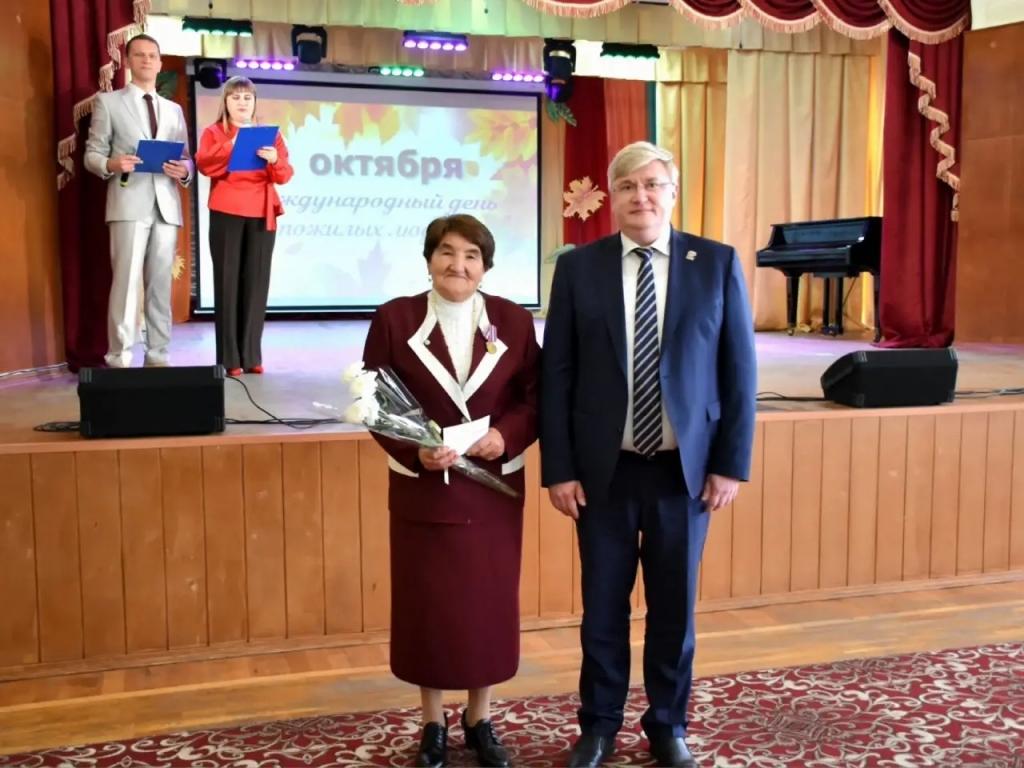 Чествование людей серебряного возраста с Днем добра и уважения