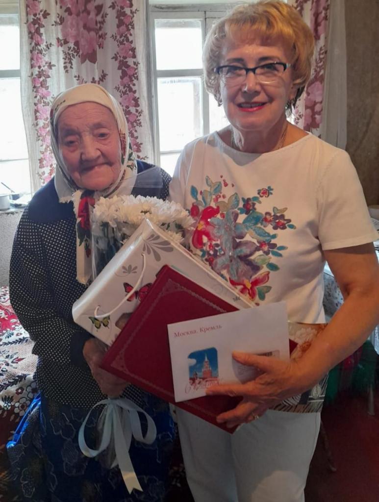 Чествование ветерана ВОВ, труженика тыла Сомину Наталью Андреевну с 95-летним юбилеем.