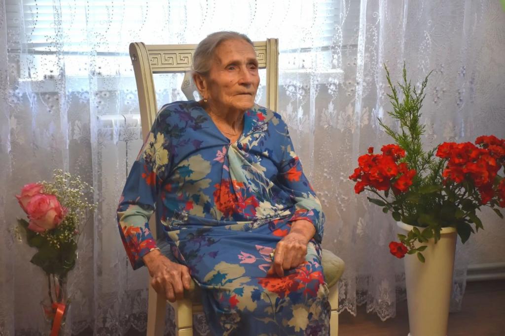 Местная организация ветеранов поздравляет со 100-летним юбилеем труженицу тыла Фатьянову Татьяну Николаевну